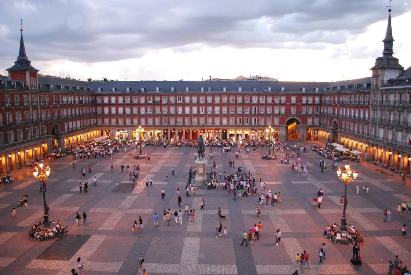 Apartamento Con Balcon A Calle Mayor Ideal Parejas, Madrid